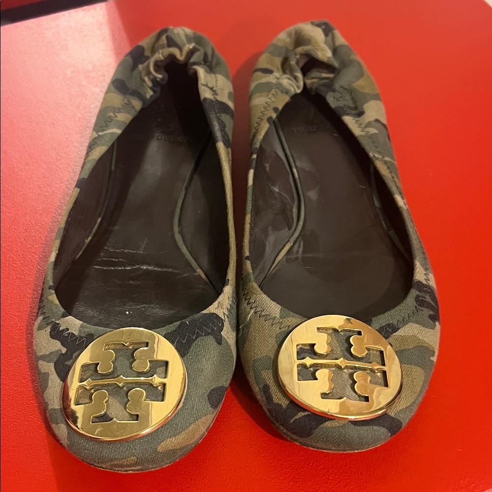 ⚡️SALE⚡️ Tory Burch Green Camouflage Reva Flats with Gold Accent